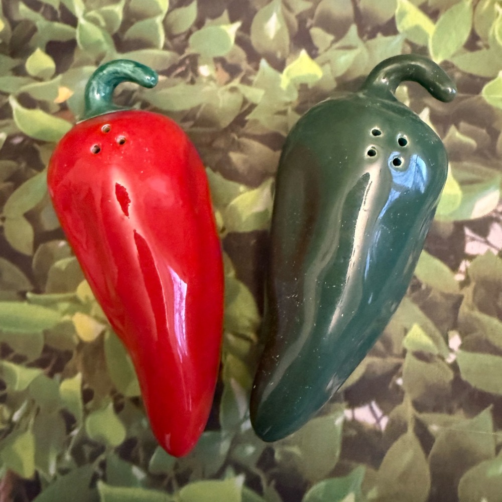 Chili Pepper Salt and Pepper Shaker Set - Red and Green